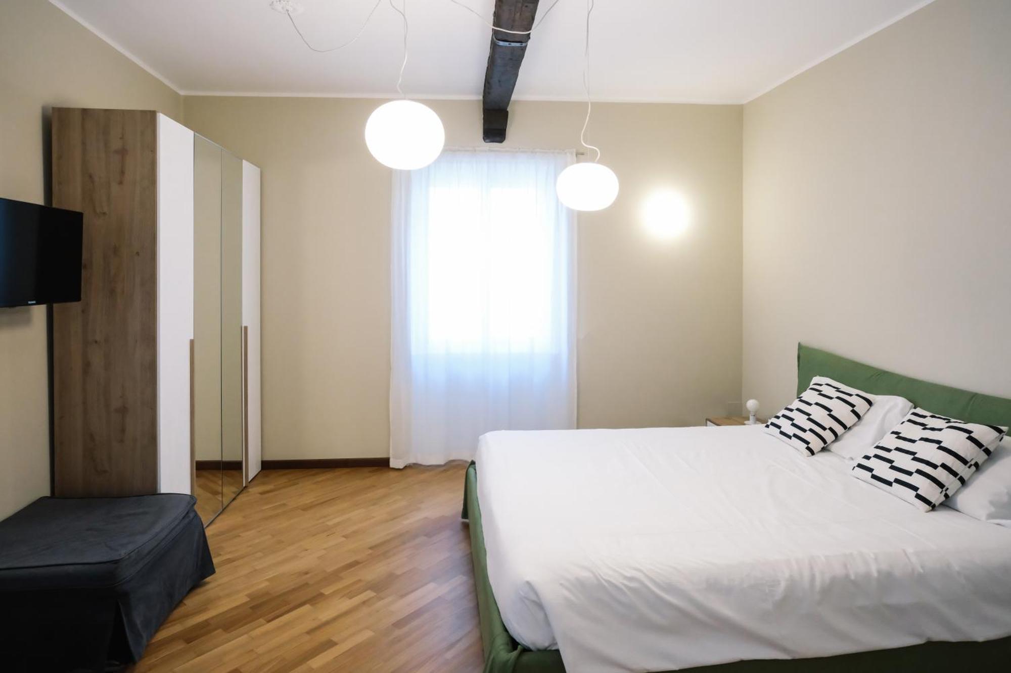 Flora Inn, Scotti'S House - Due Passi In Centro 베르가모 외부 사진