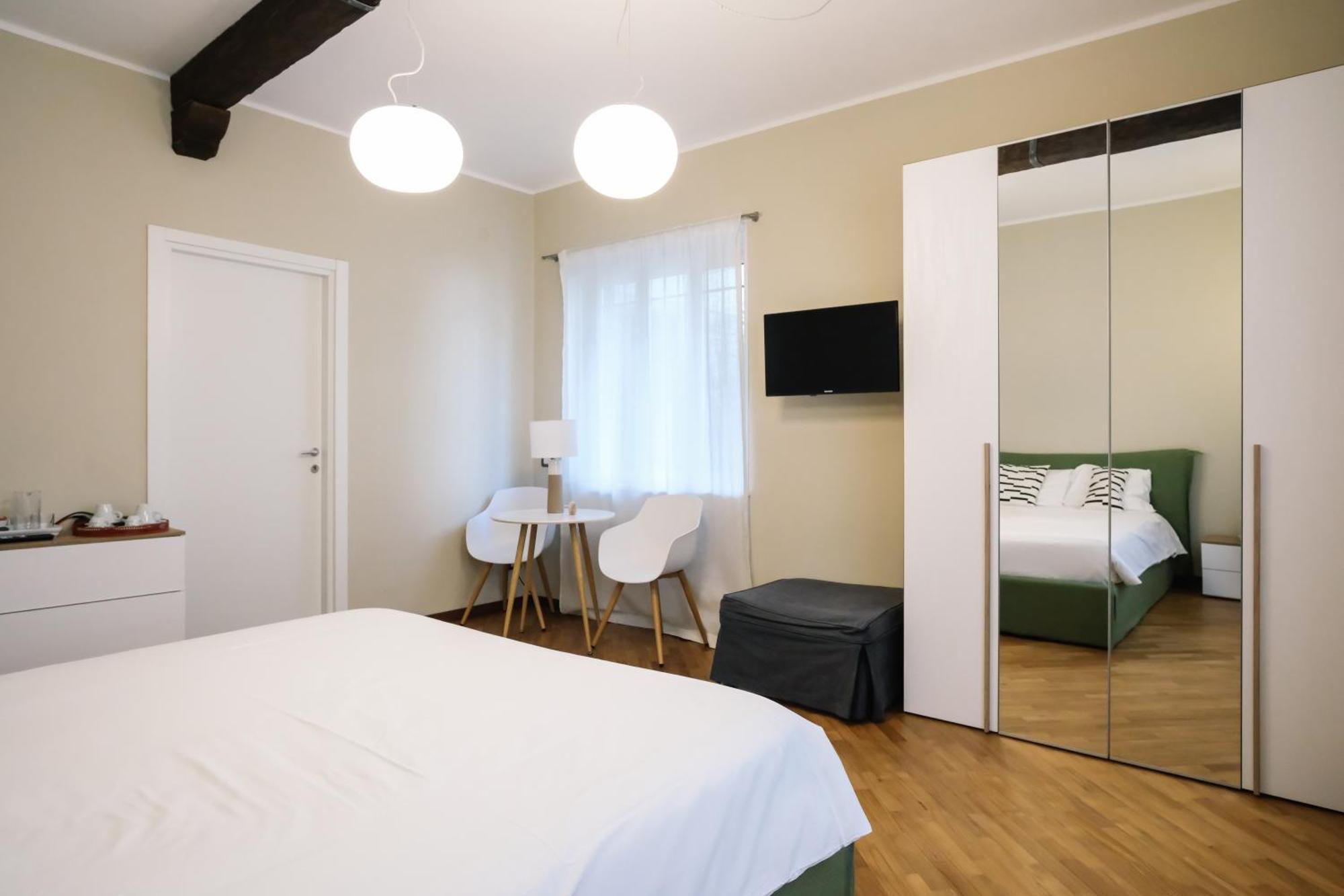 Flora Inn, Scotti'S House - Due Passi In Centro 베르가모 외부 사진