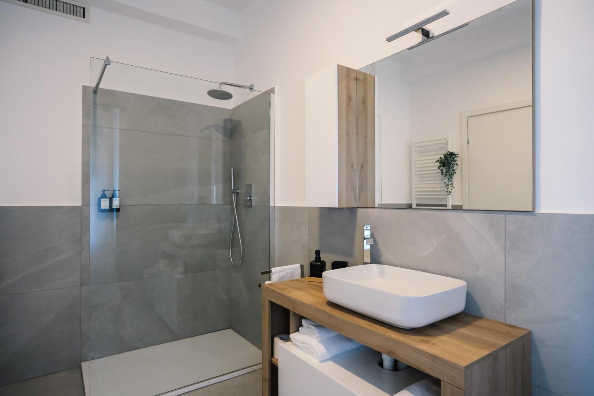 Flora Inn, Scotti'S House - Due Passi In Centro 베르가모 외부 사진